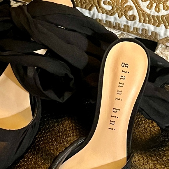 Gianni Bini Black Women's Shoes - Picture 4 of 6